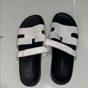 CUSHIONAIRE Women's White Sandals